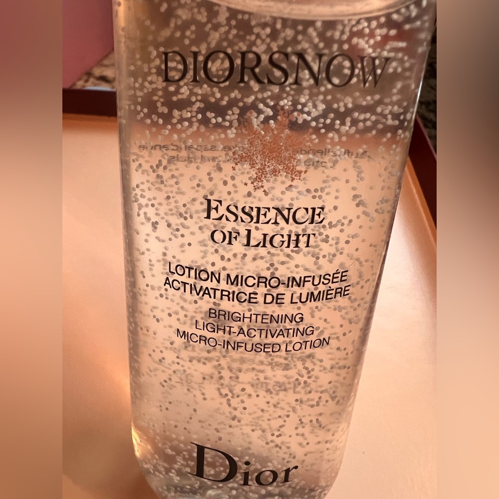 DIOR Diorsnow Essence of Light Brightening Lotion - Clear